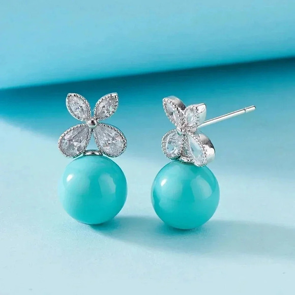 Silver Fashionable Women's Rhinestone Decor Stud Earrings - Picture 3 of 3